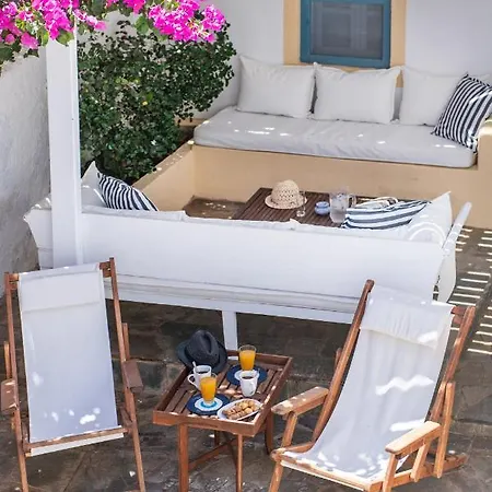 The Bougainvillea Μεσαριά